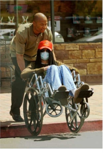 http://www.michaeljacksonhoaxforum.com/images/6_wheelchair.jpg